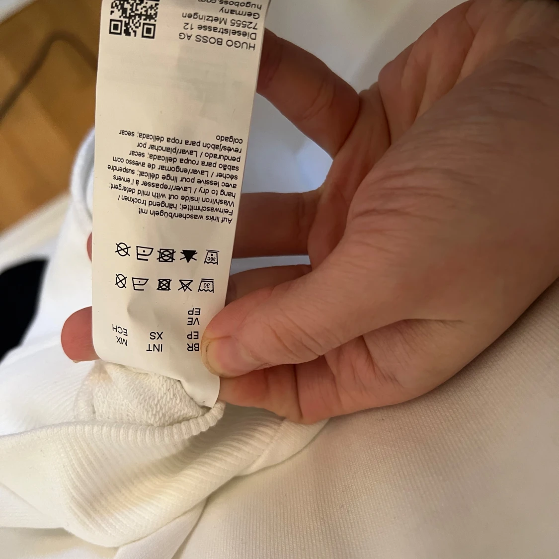 Svart och vit tröja från Hugo Boss - 3