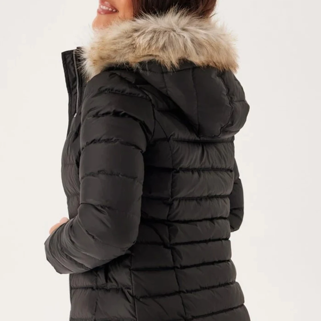 Svart dunjacka med pälskrage - 3