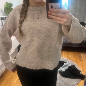 Stickad tröja  - Säljer min stickade tröja från Lager 157. Mycket fint skick🥰