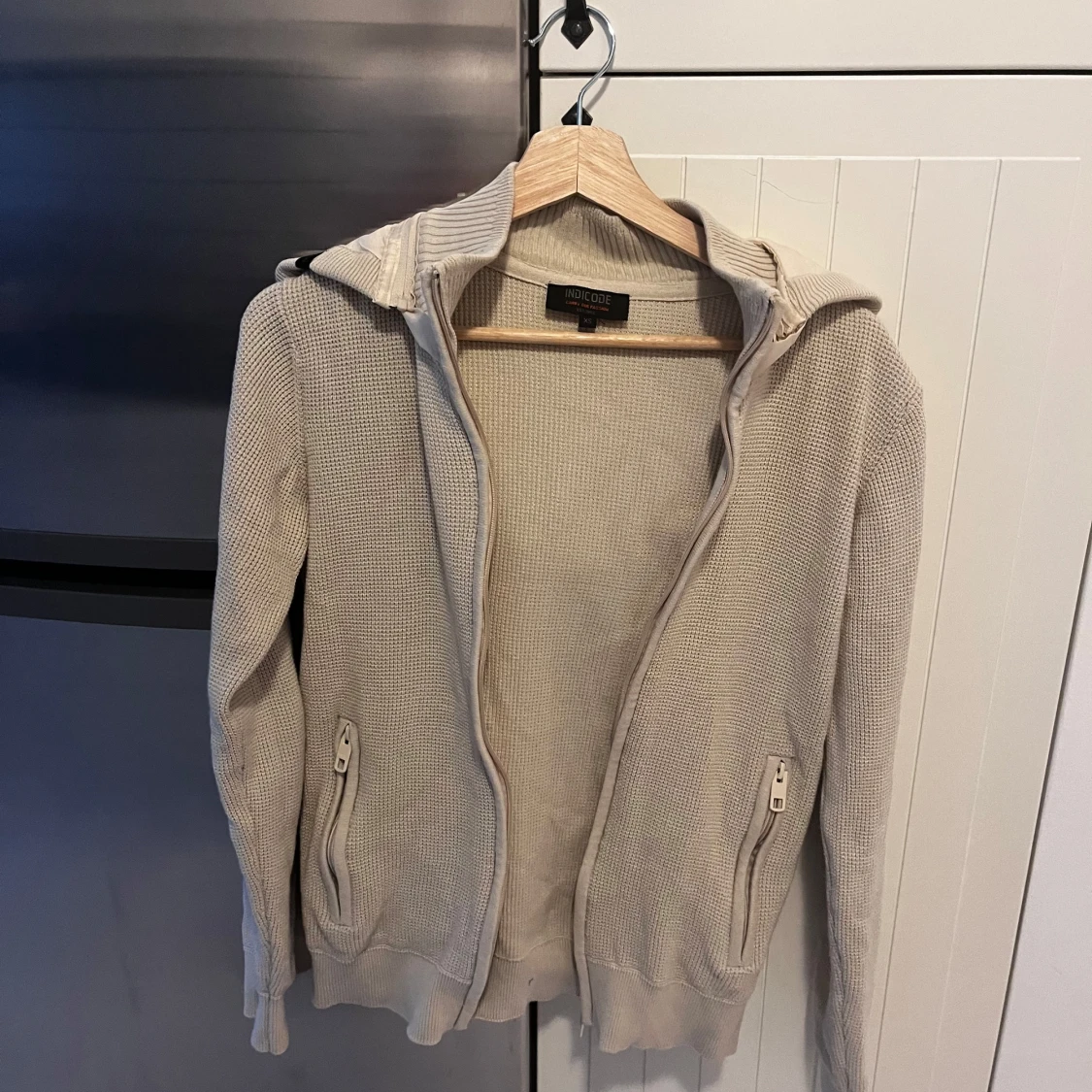 Beige stickad jacka från Woolrich