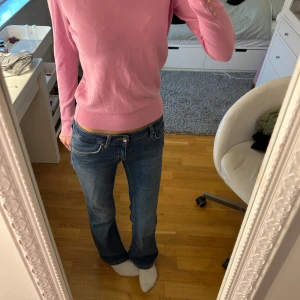 Blå jeans med bootcut - Snygga blå jeans med bootcut och låg midja från only.💗storleken är S med längd 32.