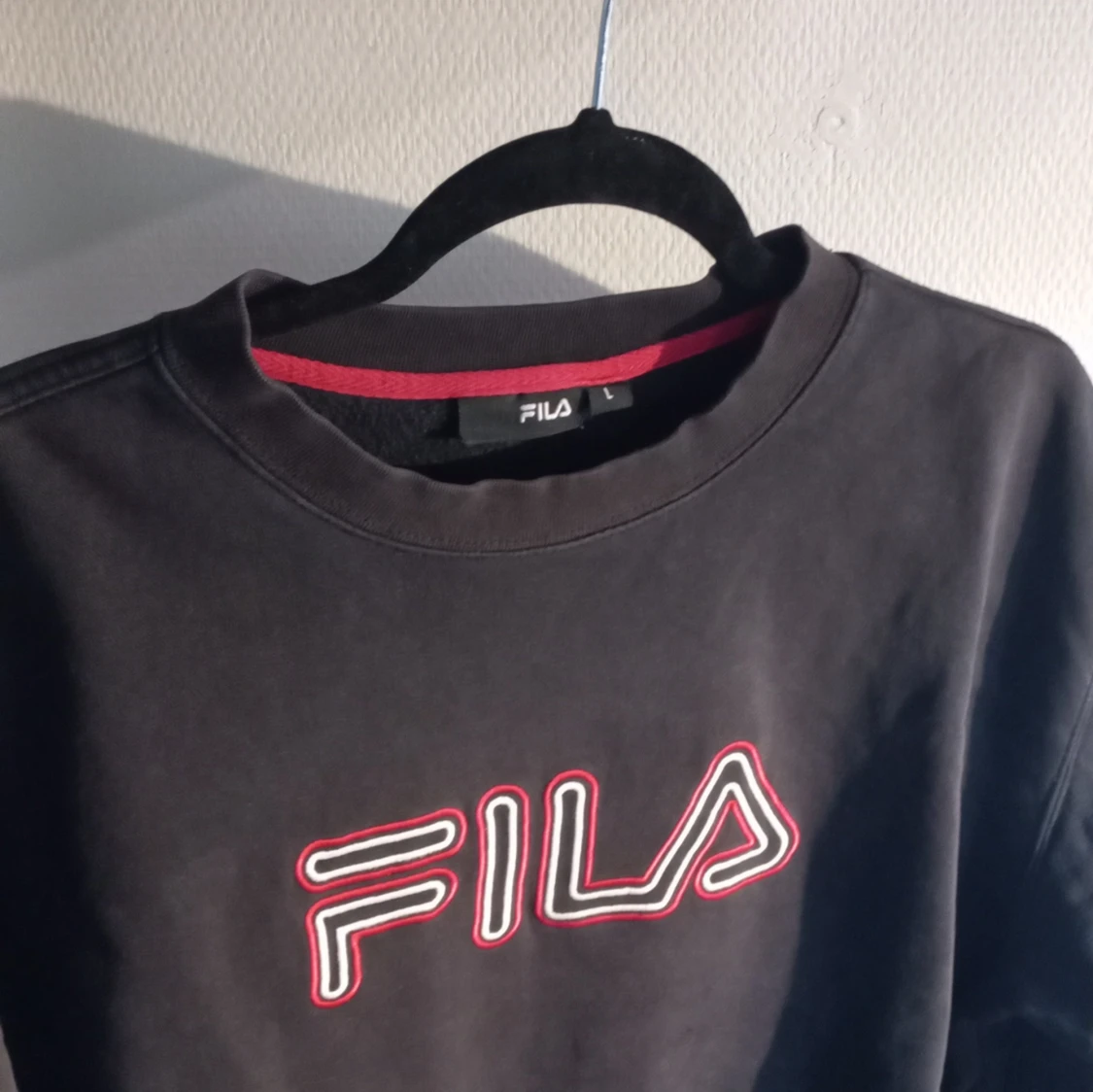 Svart sweatshirt från FILA - 1