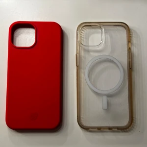 Mobilskal - Mobilskal iPhone 13, 80kr/st eller 150 för båda. Det röda helt nytt den genomskinliga använt några gånger 