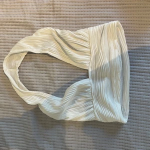 Vit rygglös topp  - Vit rygglös topp, aldrig använd i storlek S.