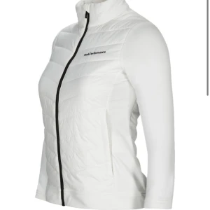 Peak performance  - Fusion zip jacket W OFFwhite i storlek XS. Slutsåld överallt. Är i fint skick utan några skador. 
