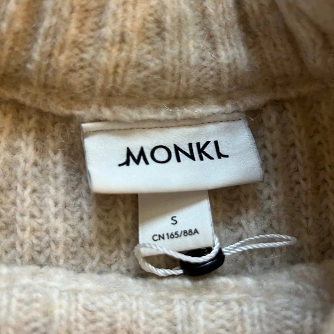 Stickad tröja🤍 - 91