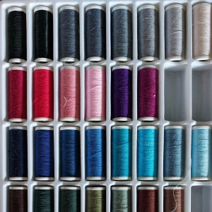 Sytråd  - Sytråd Säljer trådkitt med 36 st trådar i då dom inte har används. Saknas 4 st och vissa är använda lite grann av. Annars är trådarna som dom ska och hela. 🫶