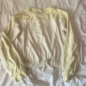 Tröja  - En tröja från Lindex storleken 170 bra stick 