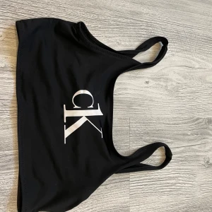 Calvin clein bikini top - Aldrig använd, passade inte, strl 14-16 år