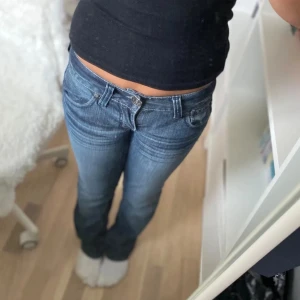 Vintage guess jeans - Supersnygga vintage bootcut guess jeans som är lågmidjade. Köptes på plick igår, men dem passade inte. Skriv privat för måtten