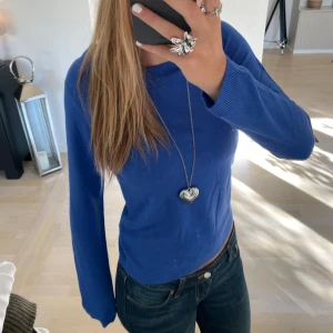 Tröja - Söt tröja i fin blå färg! Helt oanvänd o i storlek S, köparen står för frakt