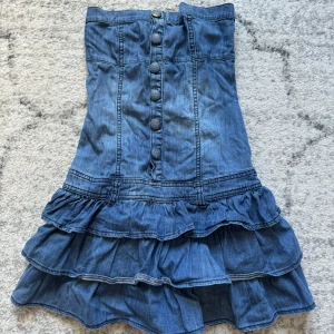 Jeansklänning med volang  - Super fin💙😇