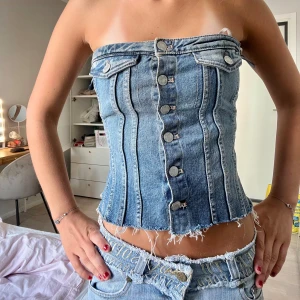 Jeans topp - Populär Jens topp från zara, endast använd några gånger 