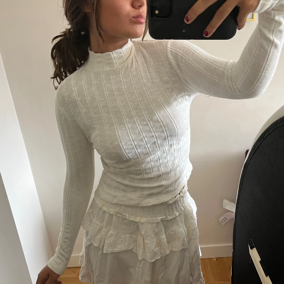 Vit ribbad polotröja