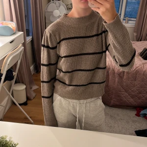 Stickad tröja  - Randig stickad tröja från SHEIN storlek s