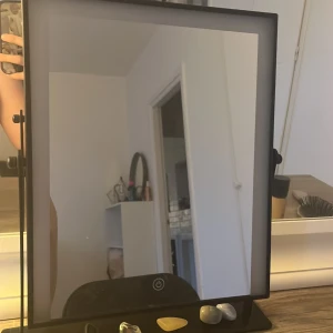 Säljes smink spegel  - Lyser inte så bra men funkar 