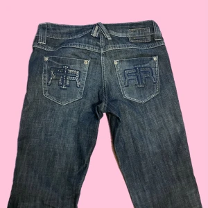 Lågmidjade jeans - As snygga jeans från river island💋Står ingen storlek men sitter som M🫶🏼Läs min bio innan du kontaktar mig