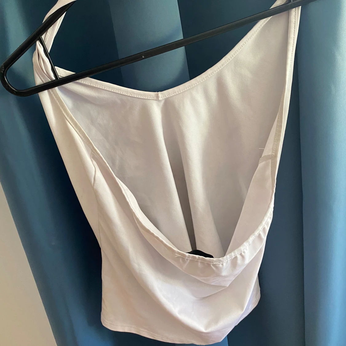 Vit ärmlös linnetopp - 90