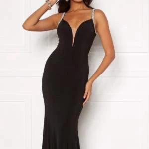 Balklänning/festklänning - Säljer min  festklänning, använt 2 tillfällen. Passar inte längre , bra skick och superfin 