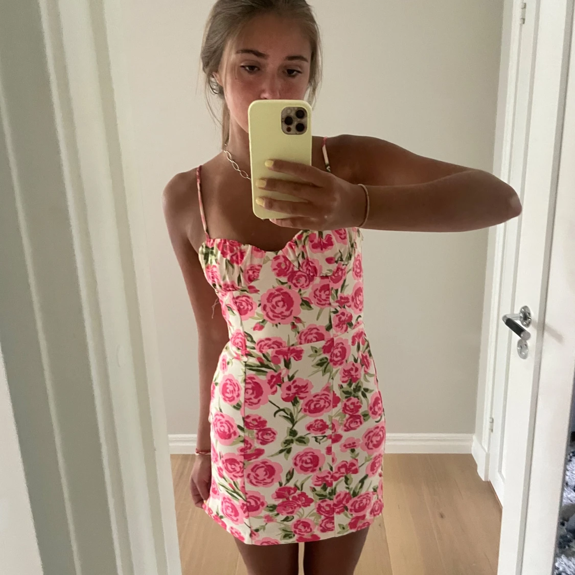 Blommig klänning - 91