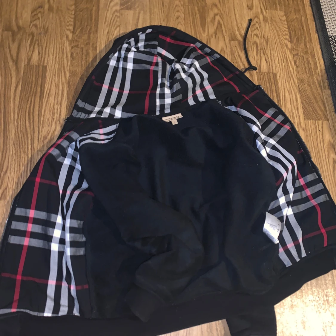 Säljer burberry kofta  - 90