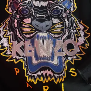 Säljer min kenzo hoddie. Kan byta!