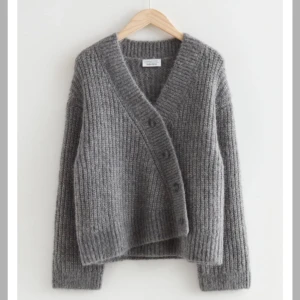 SÖKER  - Söker denna other stories kofta i M skriv gärna om du har en och vill sälja ❤️❤️❤️