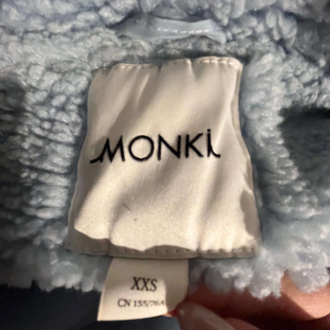 Ljusblå teddyjacka från Monki - 3