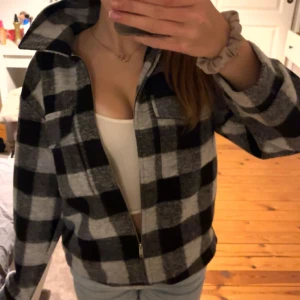 Rutig kappa - Fin höstkappa som är slutsåld på Gina Tricot❤️599 i nypris