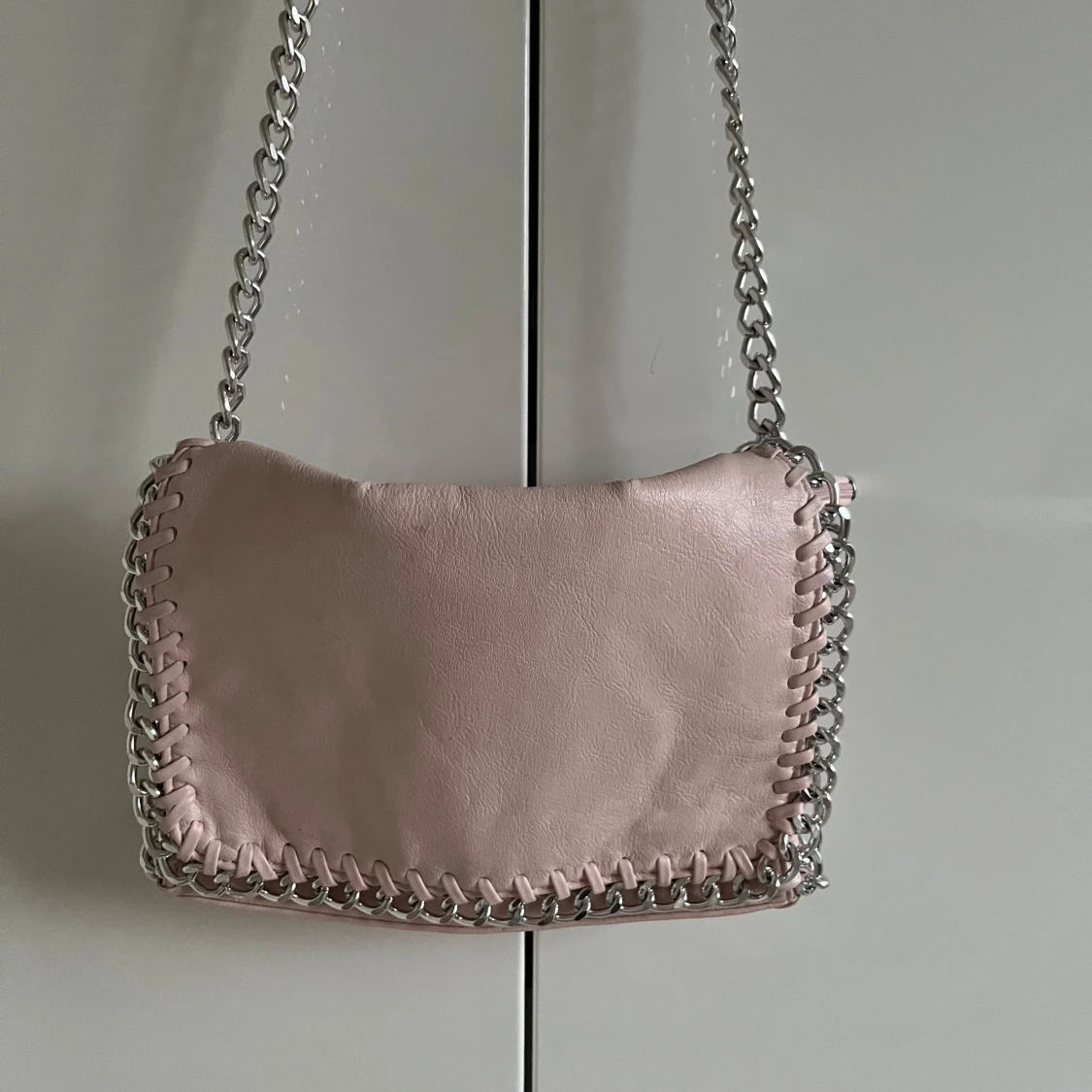 Rosa axelväska från Tiamo - 1