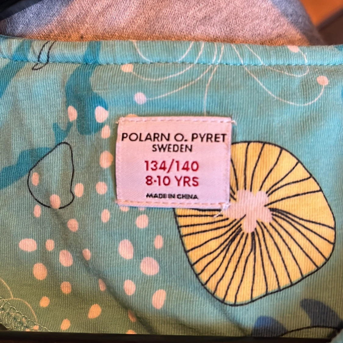 Turkos blommig klänning från Polarn O. Pyret - 2