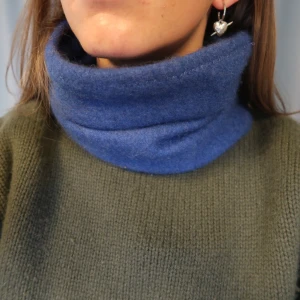 Kashmir buff - Mörkblå buff i 100% återvunnen kashmir💙