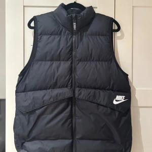 Nike väst  - Riktig fett väst som börjar komma till användning nu aldrig använd bara vid test kan sänka pris vid snabb affär vid storlek kan vi diskutera 