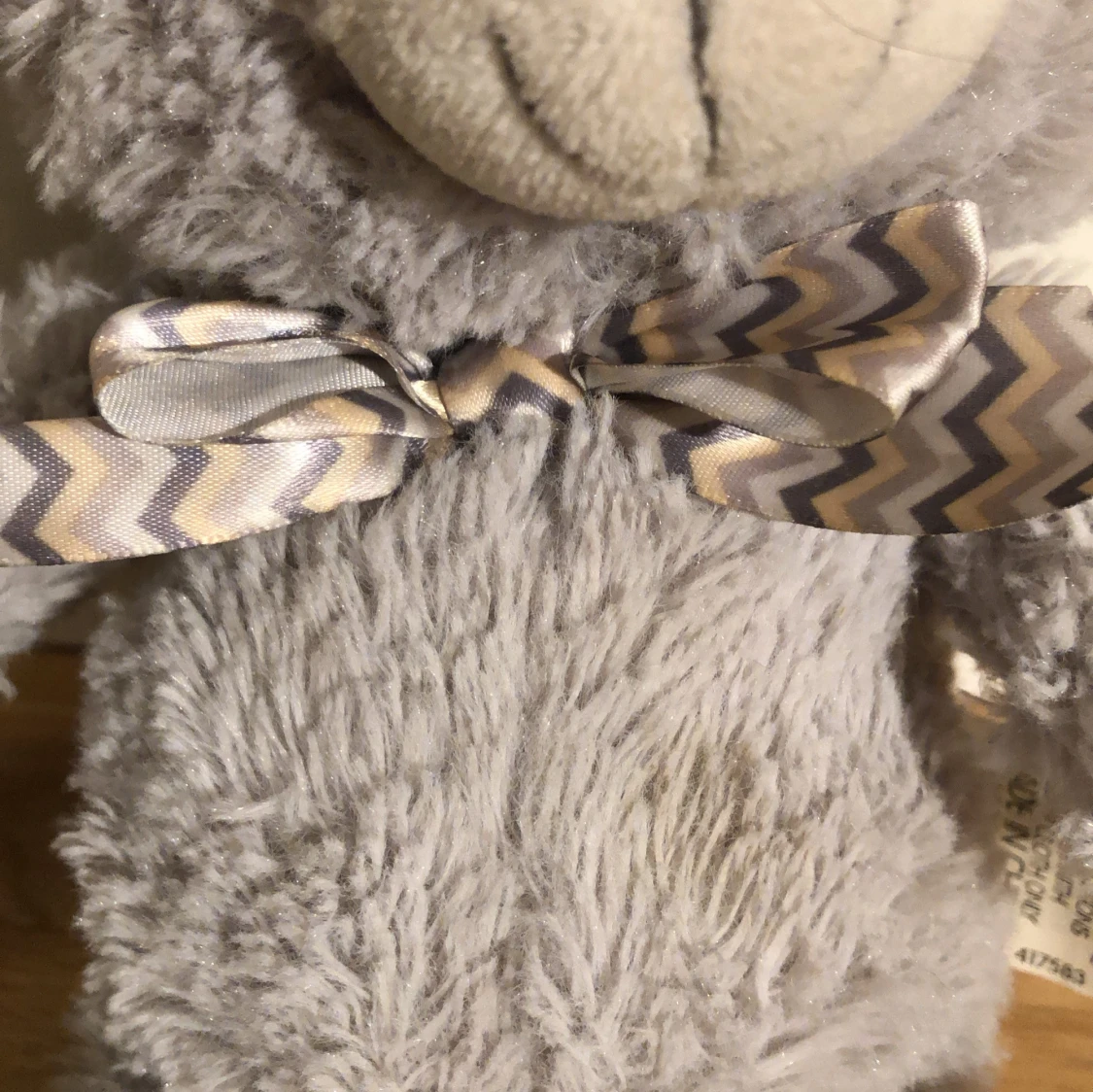 Grå nallebjörn med rosett - 4