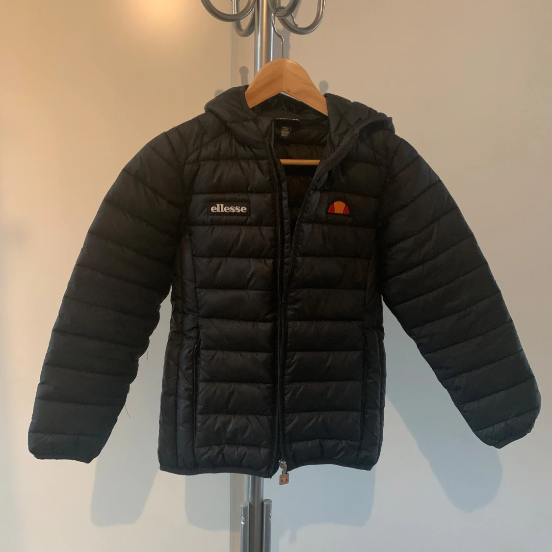 Svart dunjacka från Ellesse - 1