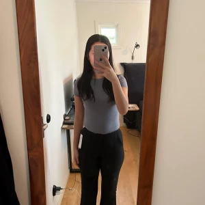 Nya jättefina svarta Gina tricot petite bootcut trousers XS byxor kostymbyxor - Säljes pga felköp nypris 459kr