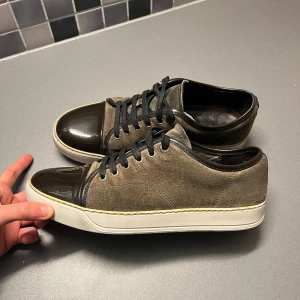 Lanvin skor  - Skick 7-10, endast skor ingår, finns 2 små defekter skriv för bild,pris går diskuteras vid snabba affär 🤝🍾