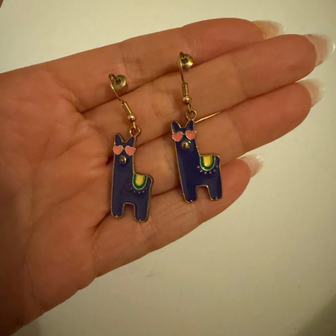 Färgglada lamaformade örhängen