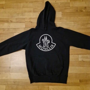 Moncler tröja - Moncler tröja storlek xs 