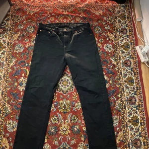 Levi's 615 - Svarta Levis jeans 615, bra skick loose fit W38 L32