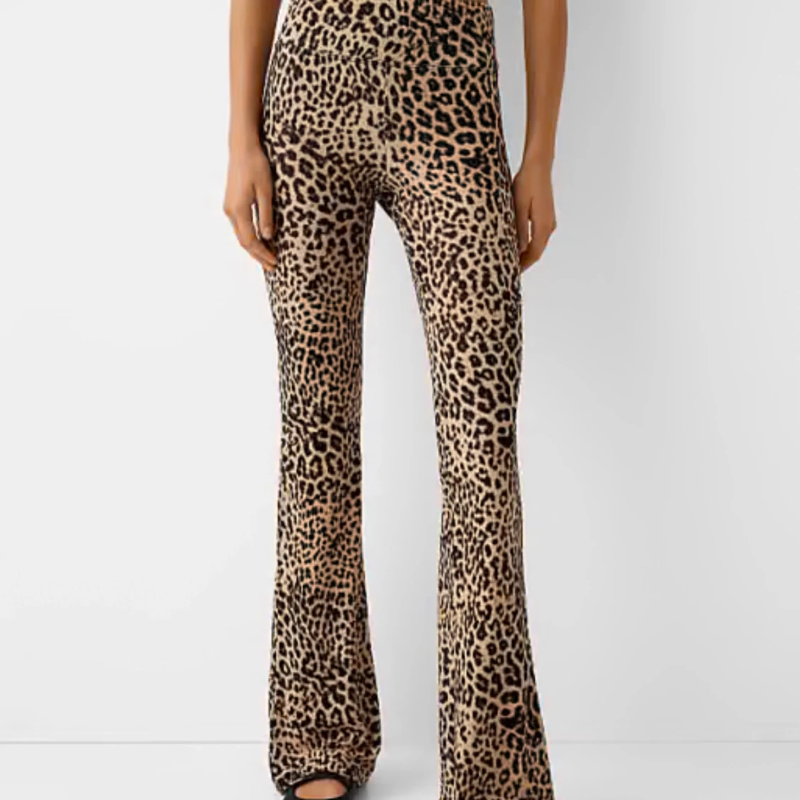 Leopardmönstrade byxor från F&F - 3