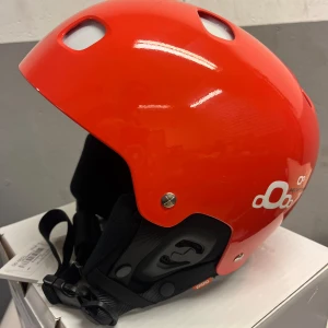 Poc Peak performance Limited edition - Hel ny Poc hjälm i Orangeröd/vit hjälm.  Storlek: M/L  Denna vill du inte gå miste om.