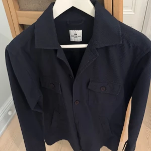 Overshirt John Henric  - Stilren overshirt från John Henric, skick 10/10, storlek S