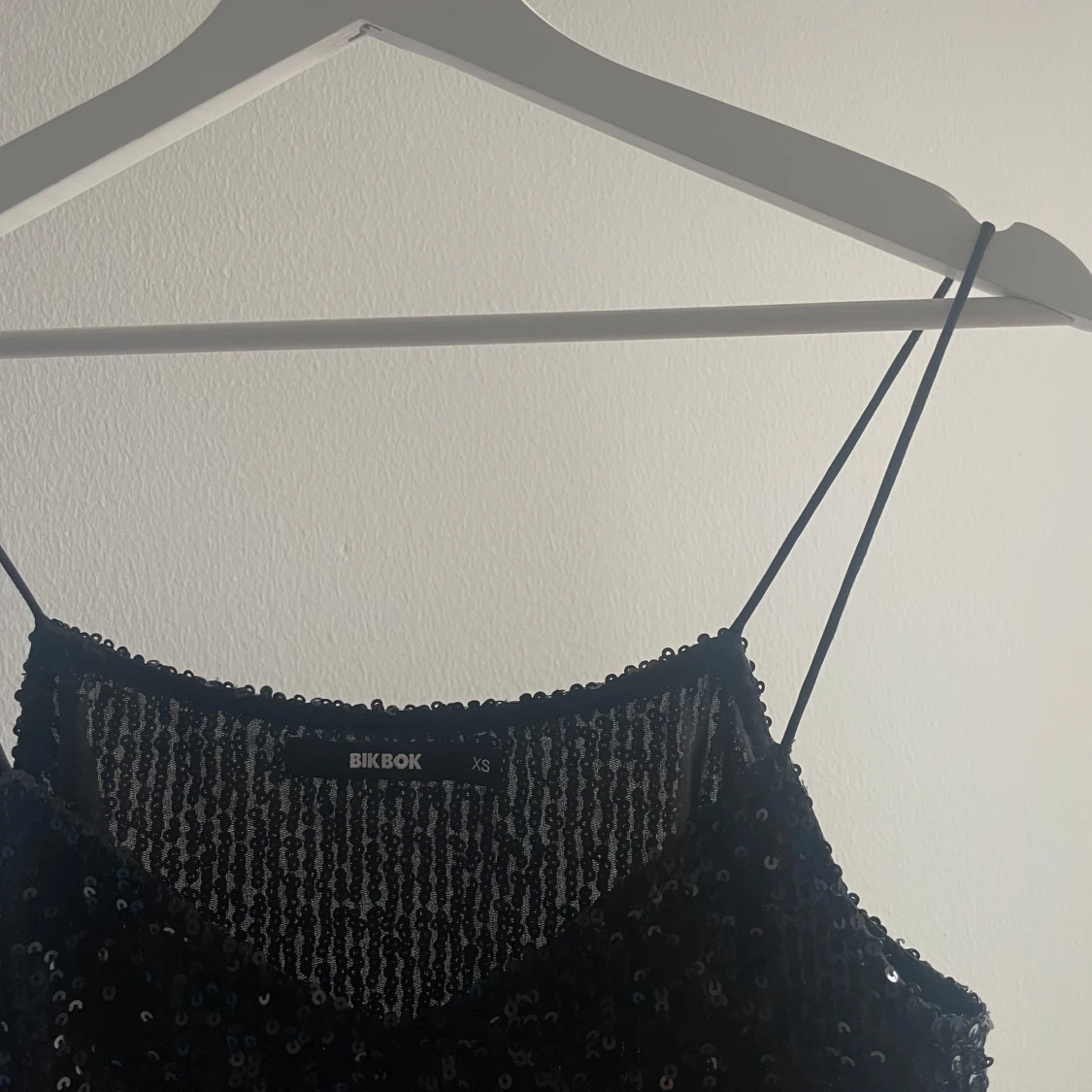 Svart paljettlinne från Bik Bok - 2