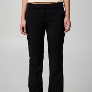 Svarta kostymbyxor - Bikboks vera byxor! Utsvängda & lågmidjade! Helt ny skick, säljer pga fel storlek.