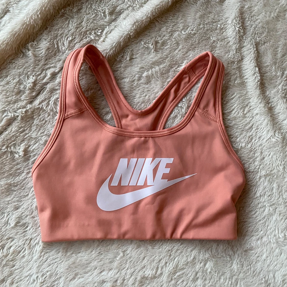 Rosa sporttopp från Nike