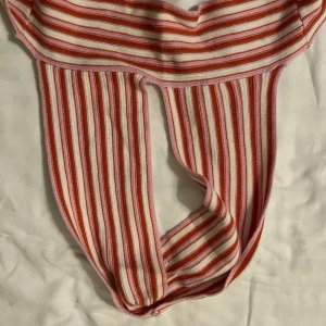 Randig halterneck topp - Randig halterneck topp med öppen rygg.