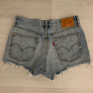 Jeansshorts  - Jättefina jeansshorts ifrån Levi’s❤️