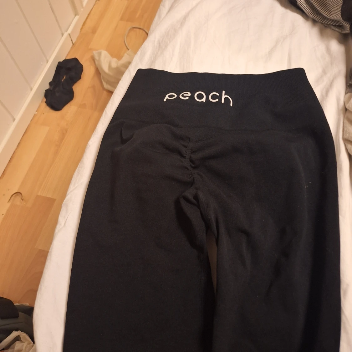 Svarta leggings från Peach - 1
