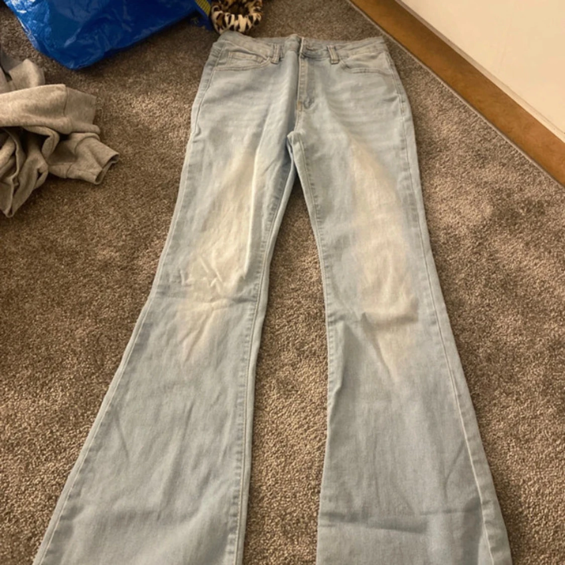 Ljusblå bootcut jeans - 2